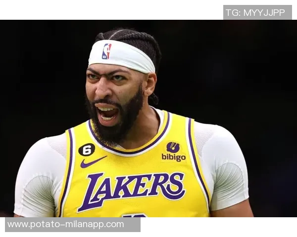 克莱半场表现稳健11投4中三分球命中3个贡献11分2篮板1封盖